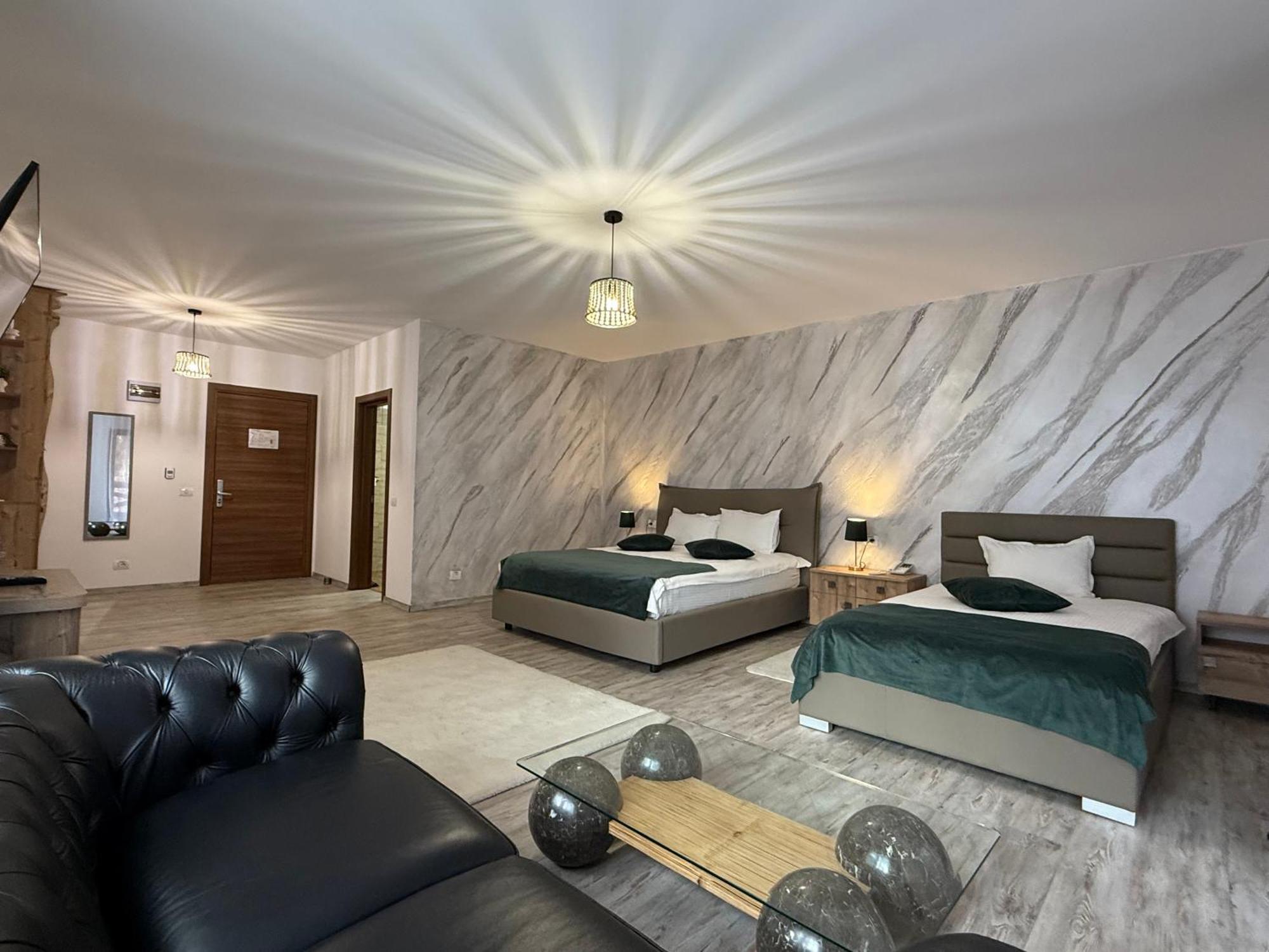 Conacul Radacinilor Otel Petroşani Dış mekan fotoğraf