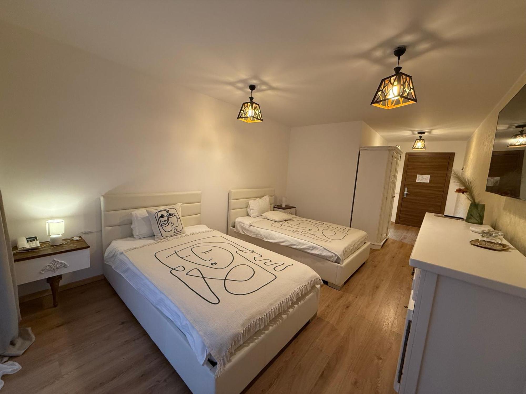 Conacul Radacinilor Otel Petroşani Dış mekan fotoğraf